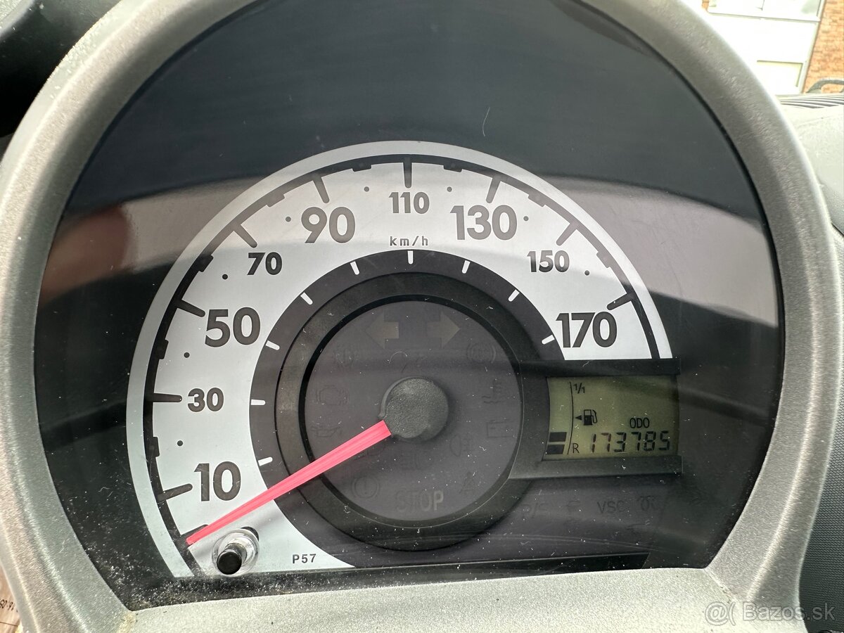 Peugeot 107 vymením - 7