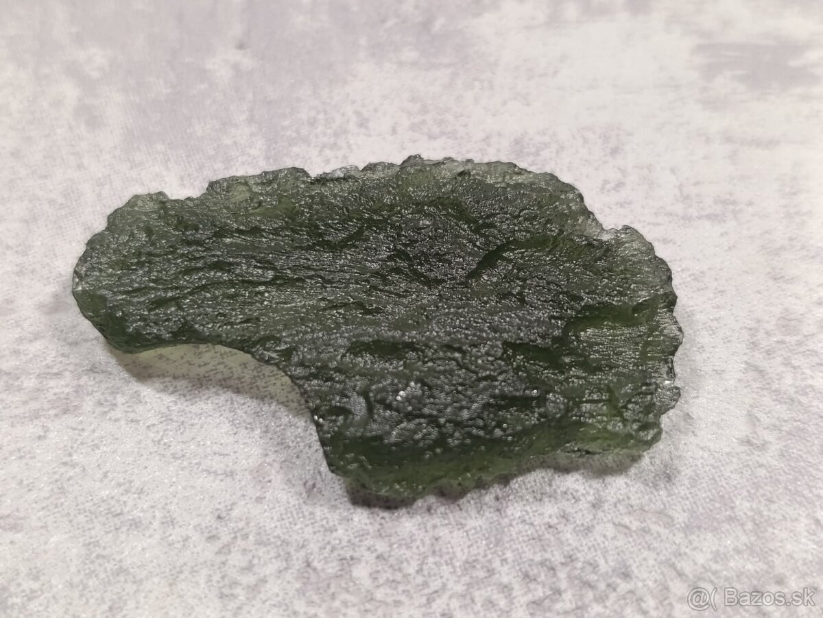 Krásný velký Vltavin z Chlumu, 14,36 gramu, ve stojánku - 7