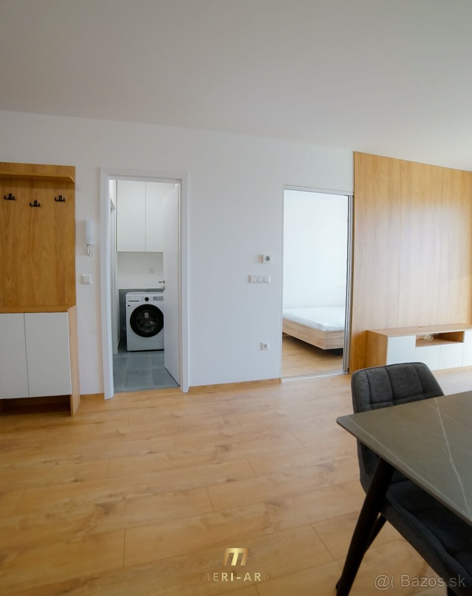 Moderne zariadený 1,5-izbový byt s balkónom a parkovaním - 7