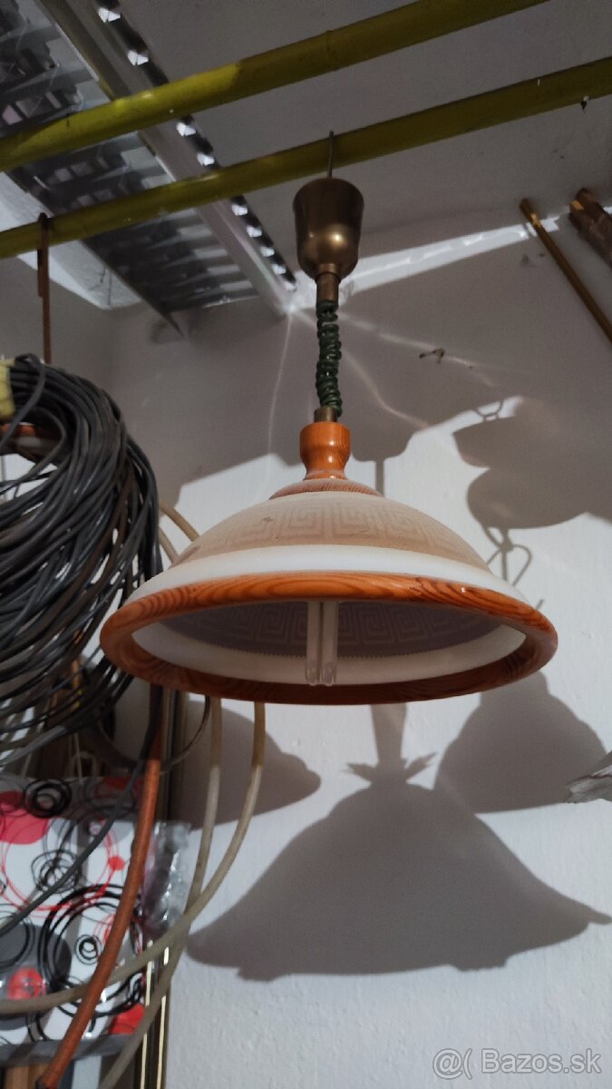Umývadlo a stropné svetlá - 7