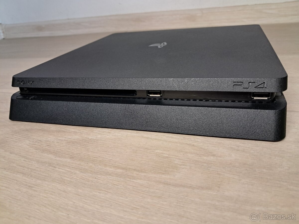 PS4 slim 500GB, 2 ovládače, 4 hry - 7