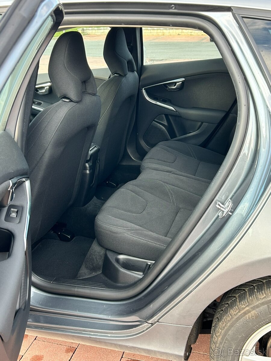 Predám Volvo V40 T2 Edition - 7