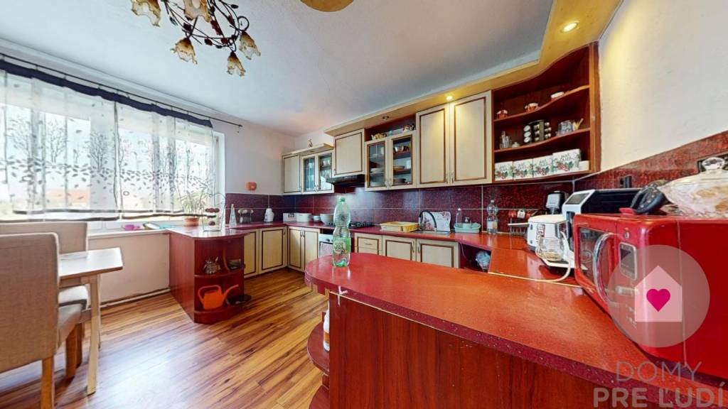 Dva domy za cenu jedného na pozemku o rozlohe 557 m2 s garáž - 7