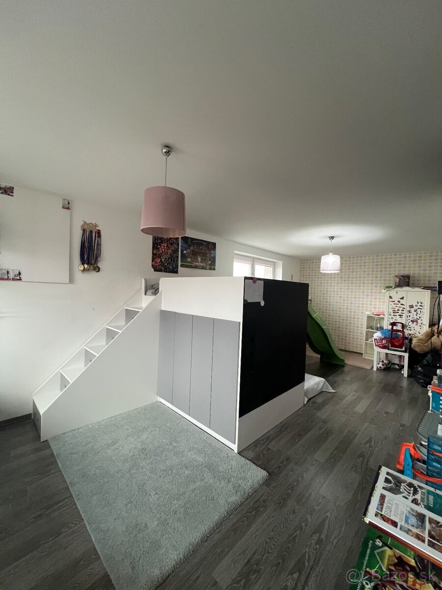 Detská posteľ na mieru so šmykľavkou a úložným priestorom - 7