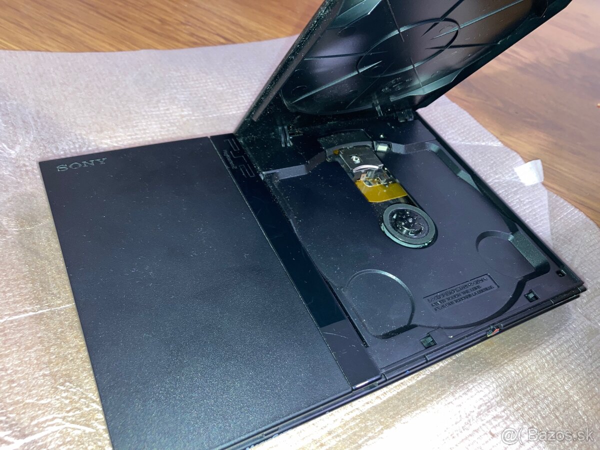 Predám PLAYSTATION 2 slim - 7