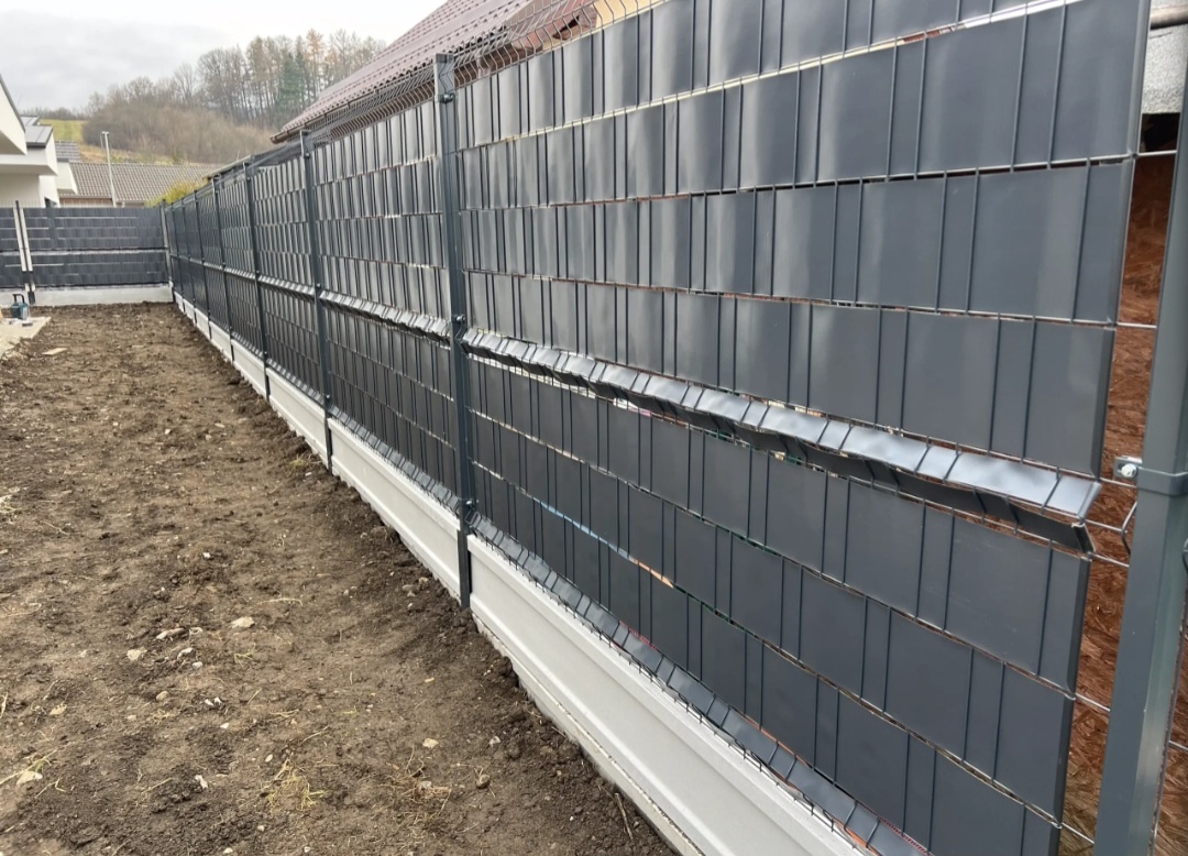 Betonovy plot, podhrabove dosky 3d,2d,Montáž - 7