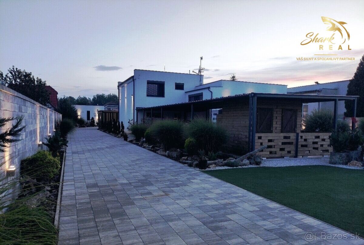 SHARK REAL ponúka výnimočná nehnuteľnosť s bazénom a pozemko - 7