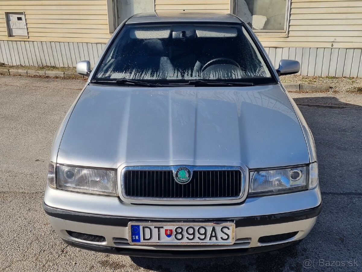 Škoda Octavia 1 Rozpredám 2.0 i - 7