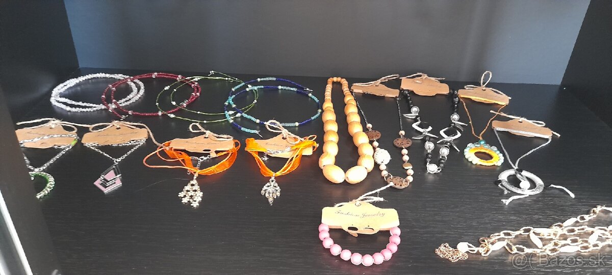 Dámske, detské oblečenie, bižutéria - 7