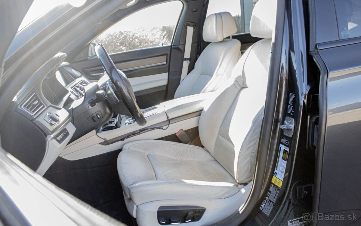 BMW 750i xDrive 2015 - 7