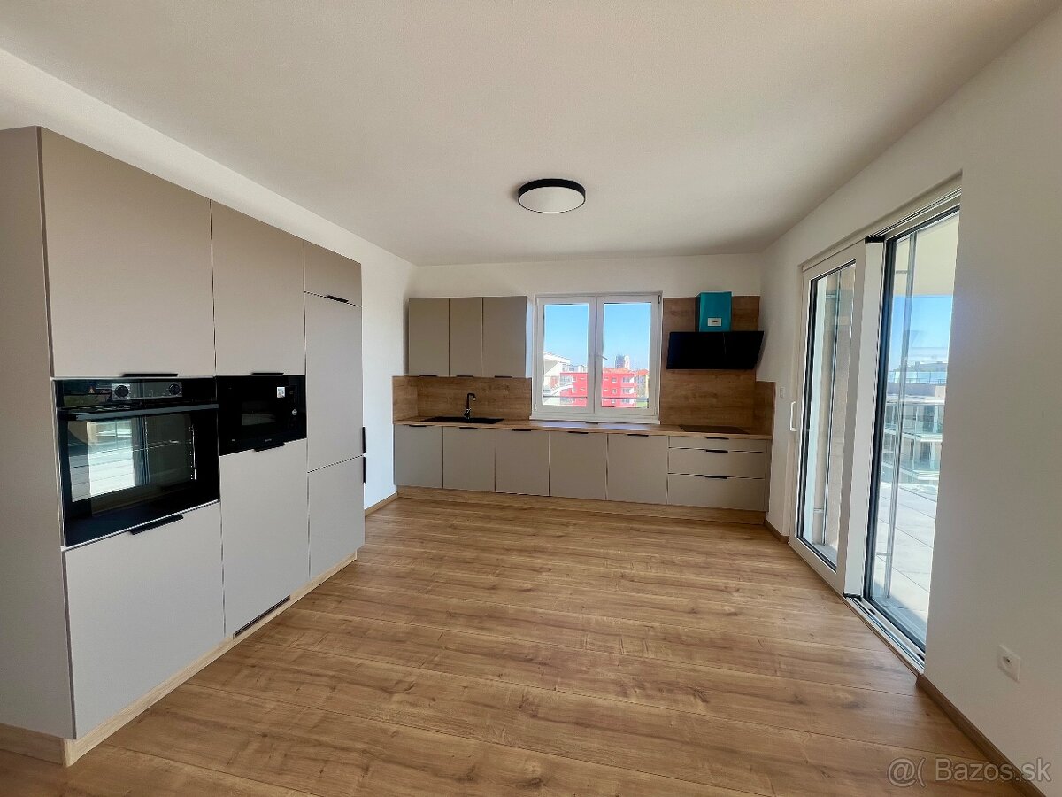 Krásny 4 izbový byt na prenájom v SOHO - 7