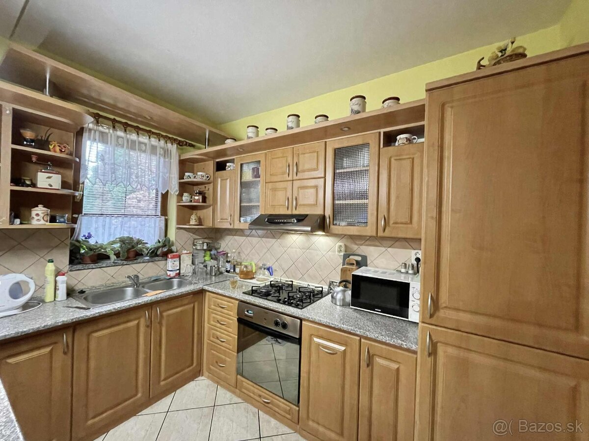 ZĽAVNENÉ • Na predaj dom s garážou a pozemkom v Skalici - 7