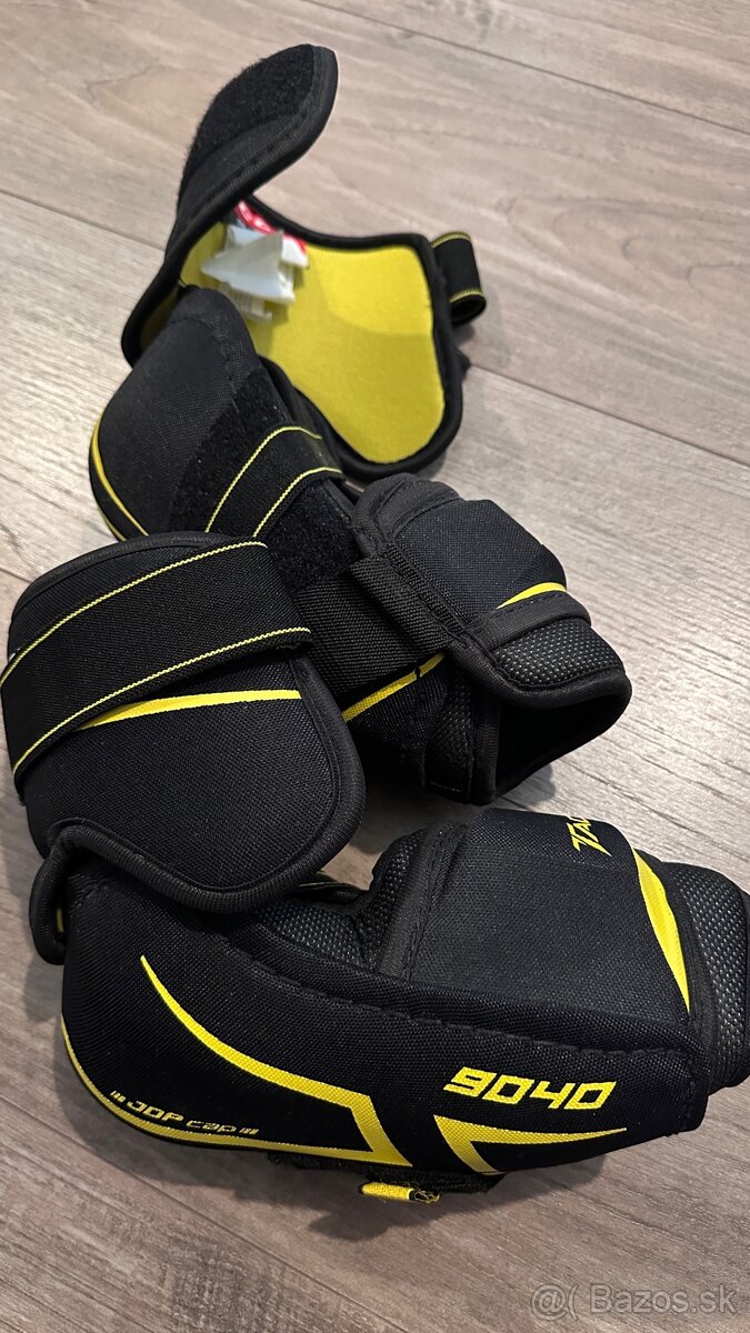 Hokejová výstroj CCM - 7