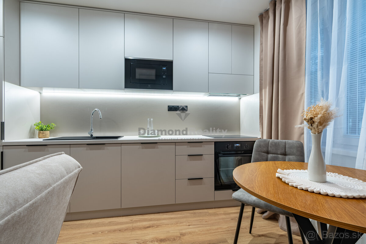 NA PREDAJ ZARIADENÝ 1,5 IZBOVÝ BYT PO NOVEJ REKONŠTRUKCIÍ - 7