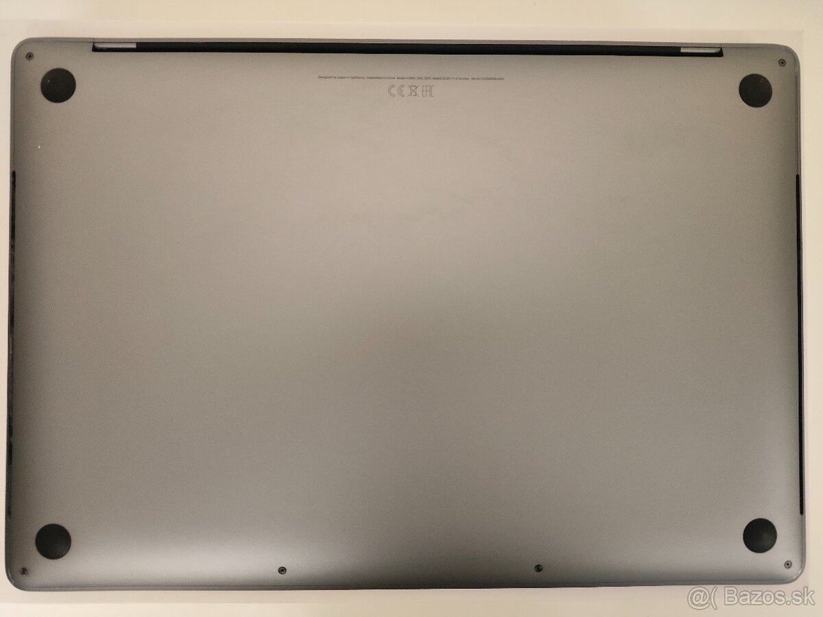 MacBook Pro 2018 | i7 • 16GB • 256GB SSD - 7