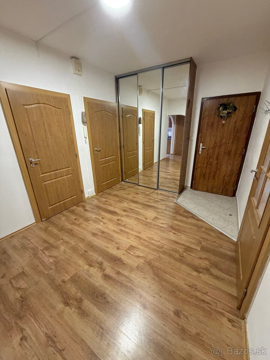Prenájom 4-izbový byt v Handlovej - 7