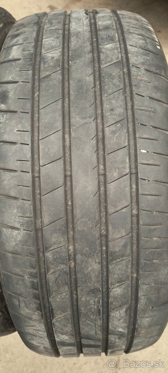 Bridgestone 225/45r19 - 7