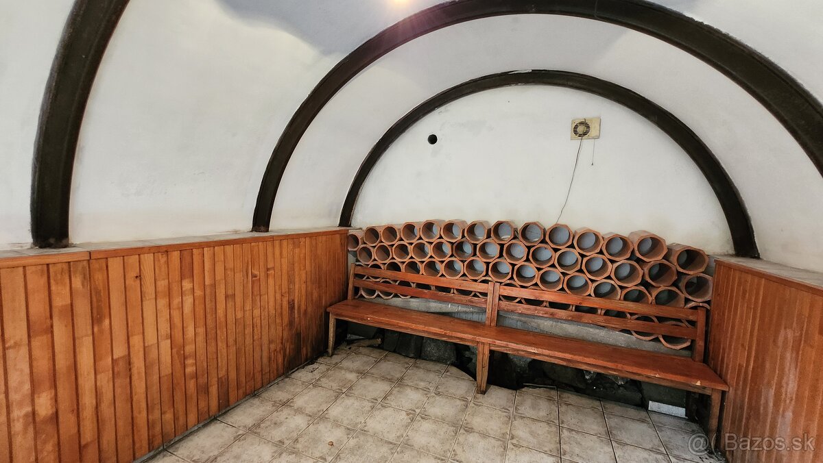 Multifunkčná budova s 4 bytmi a reštauráciou, Zbyňov - - 7