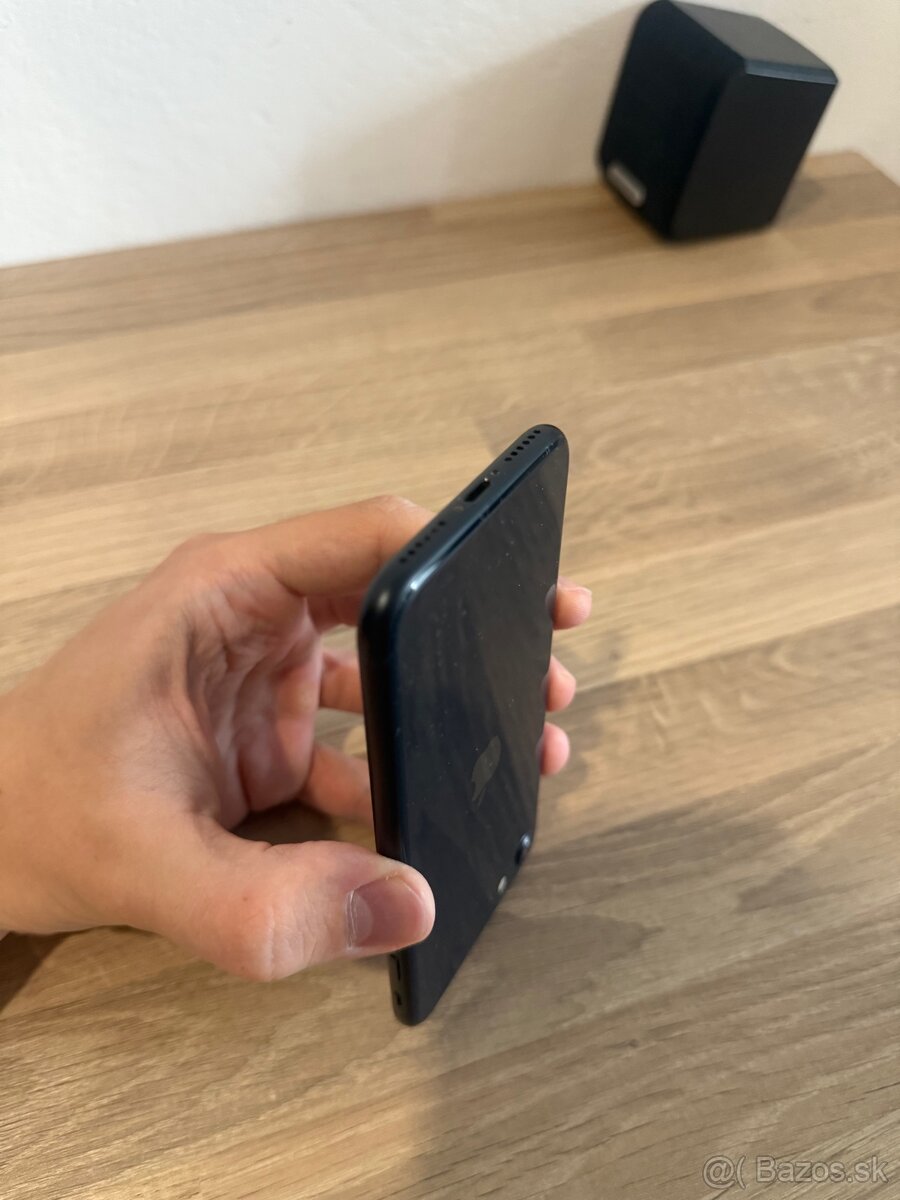 Predám Apple iPhone se 2022 64GB - 7