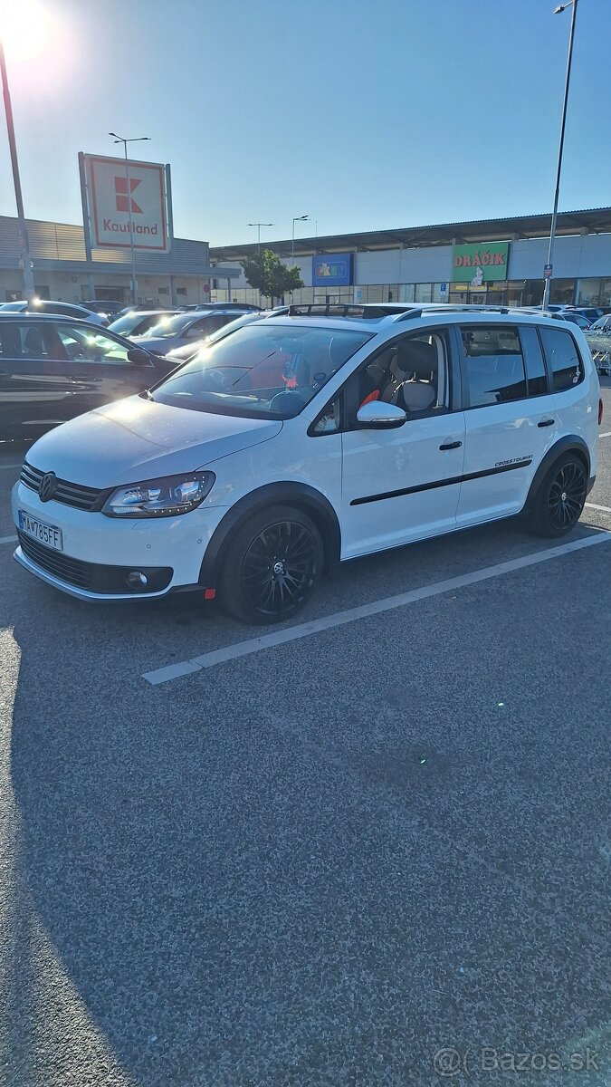 VW Touran Cross - 7