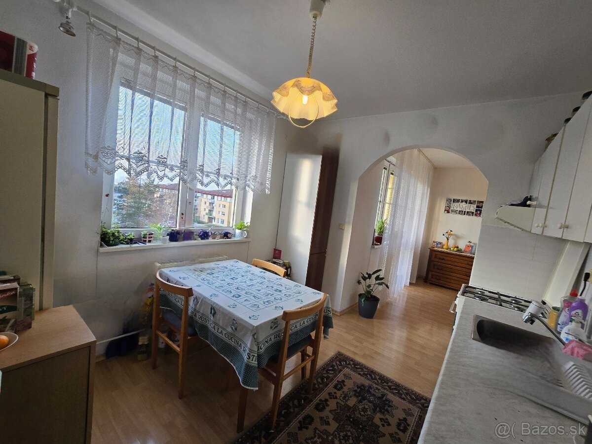 Predám 3 izbový byt v Poprade , ul. Novomeského - 7