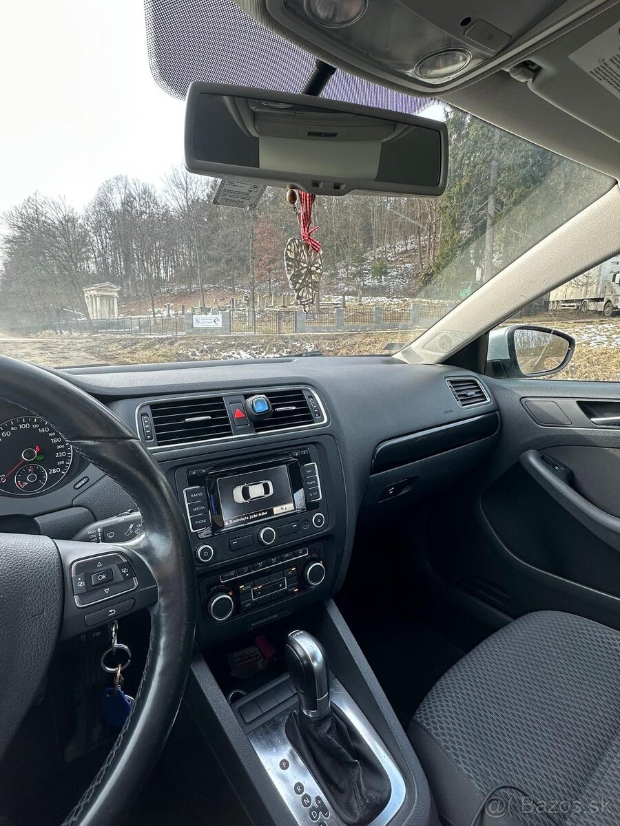 Volkswagen Jetta - 7