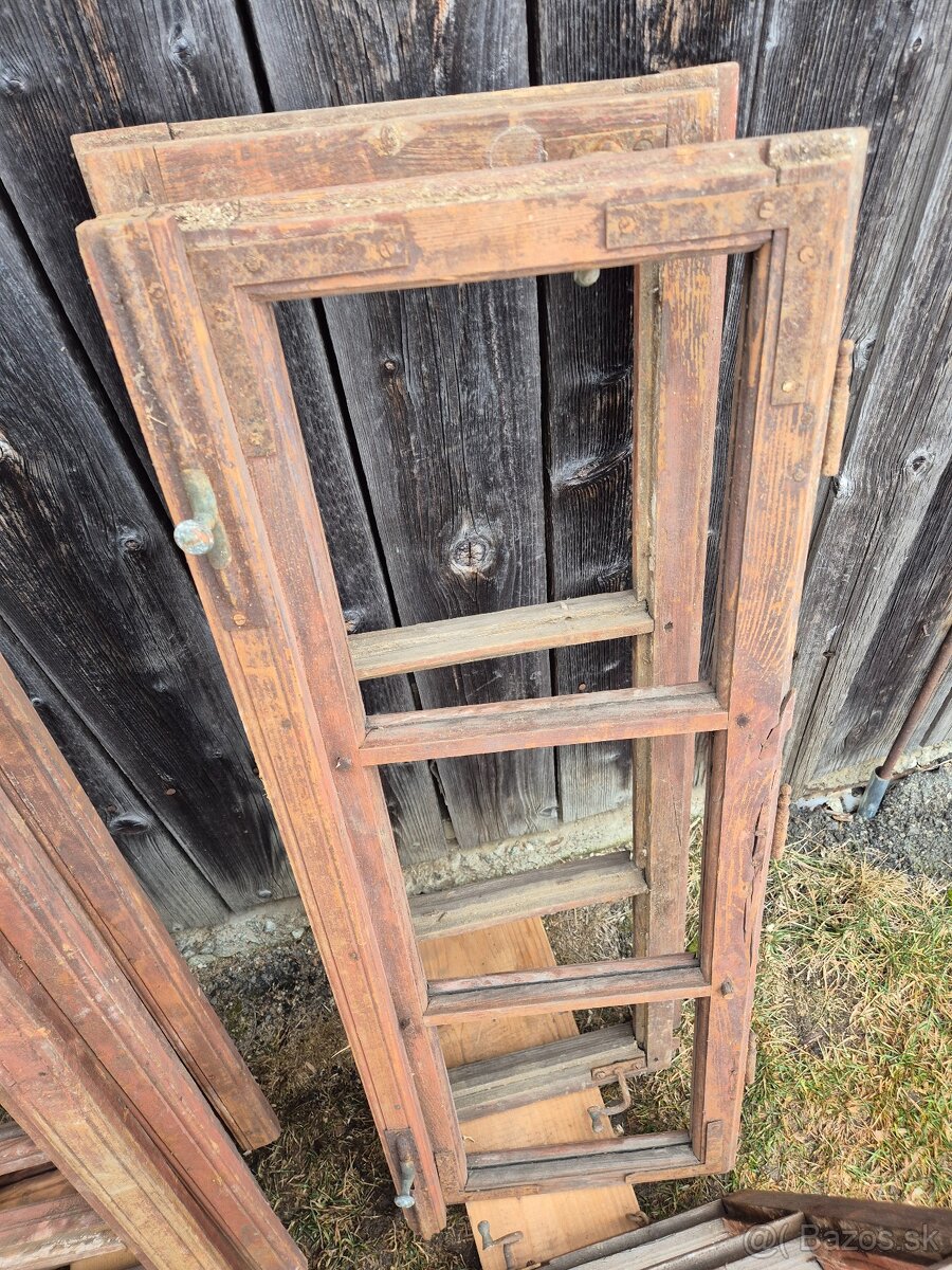 Staré drevené krídla okien - 7