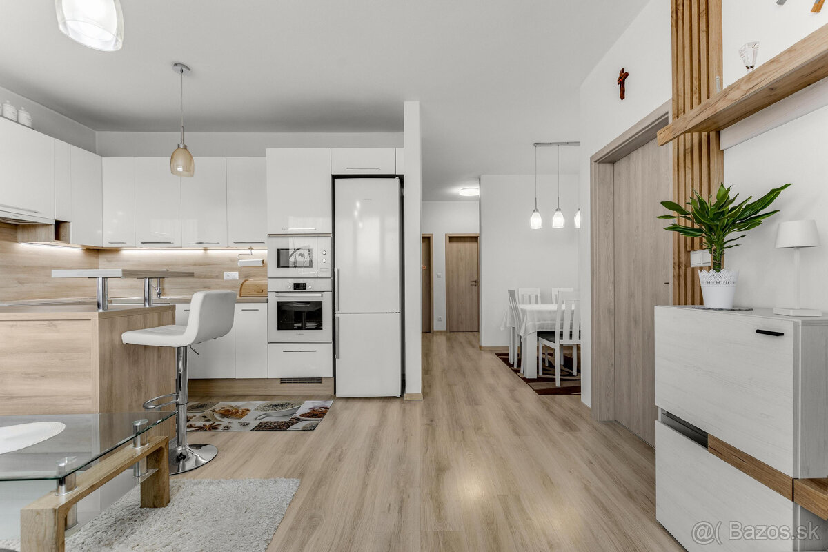 Slnečný 3-izbový byt s výhľadom na Karpaty v Slovenskom Grob - 7