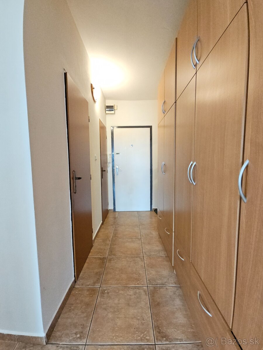 Veľký 2 izb. byt, 58m2 + loggia, prenájom, Krosnianska 77, K - 7