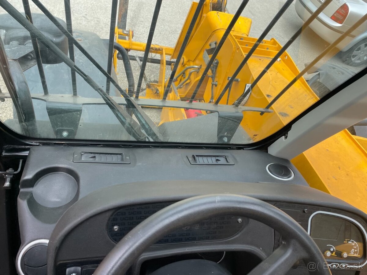 Teleskopický nakladač JCB 531-70 NOVA CENA - 7
