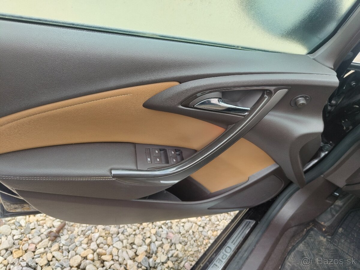 Opel Astra J 1.6 benzín - 7