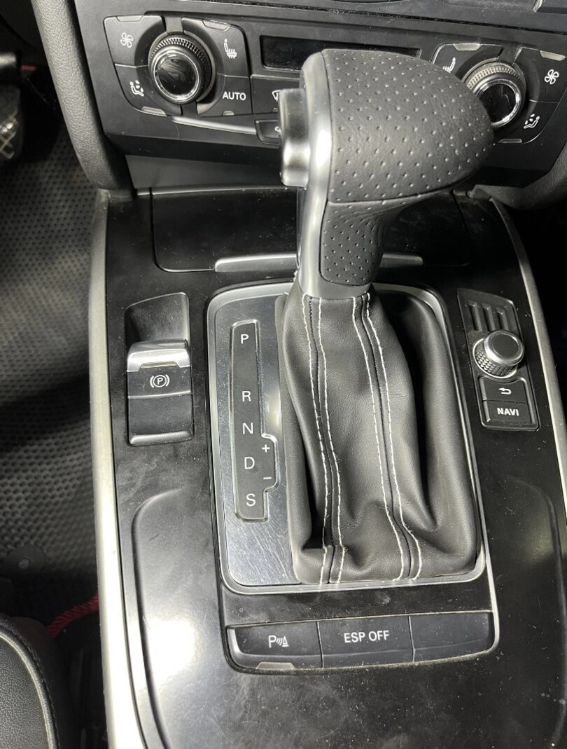 Radiaca páka pre automat AUDI / čierna biela červená nitka - 7