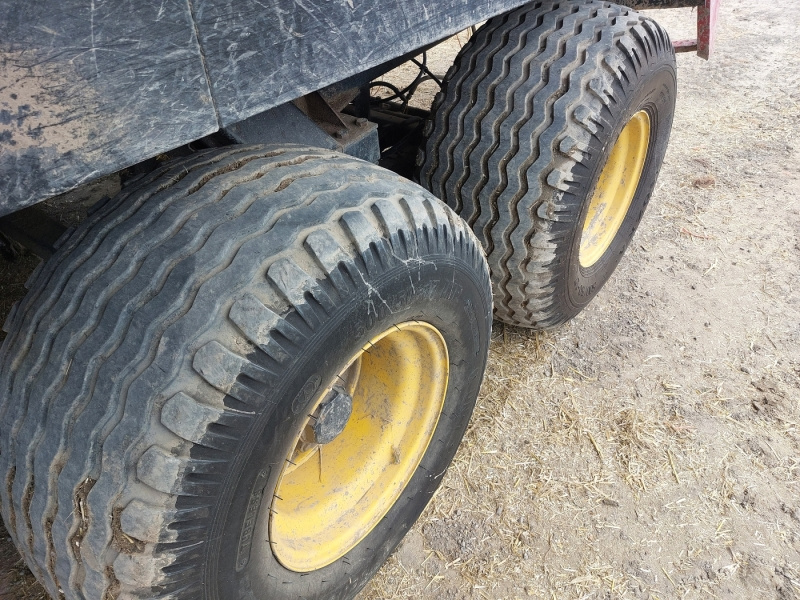 Lis na hranaté balíky New Holland BB960 - 7