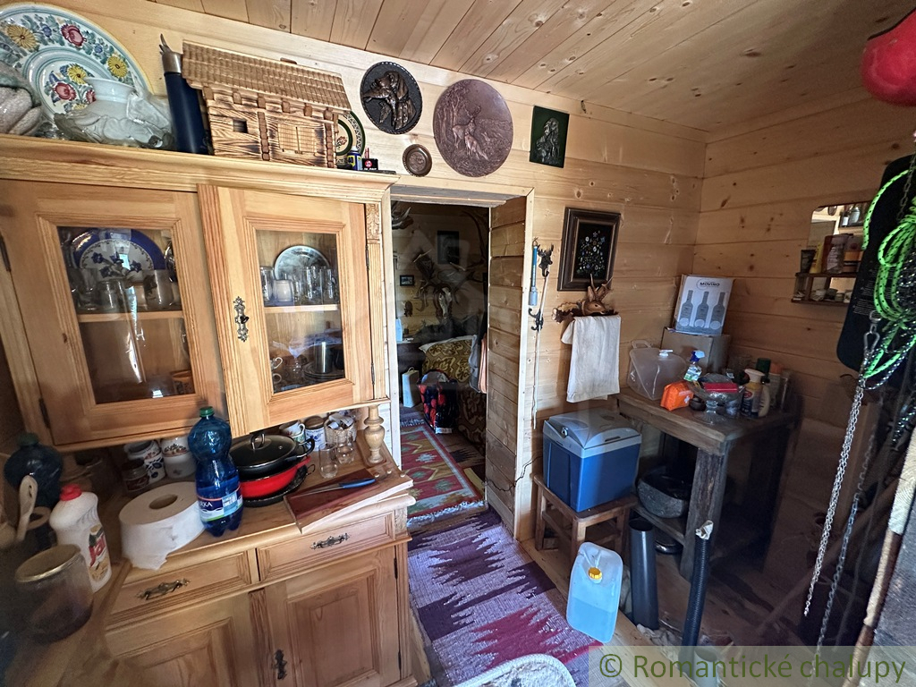 Drevenička na polosamote, obec Drábsko - 7