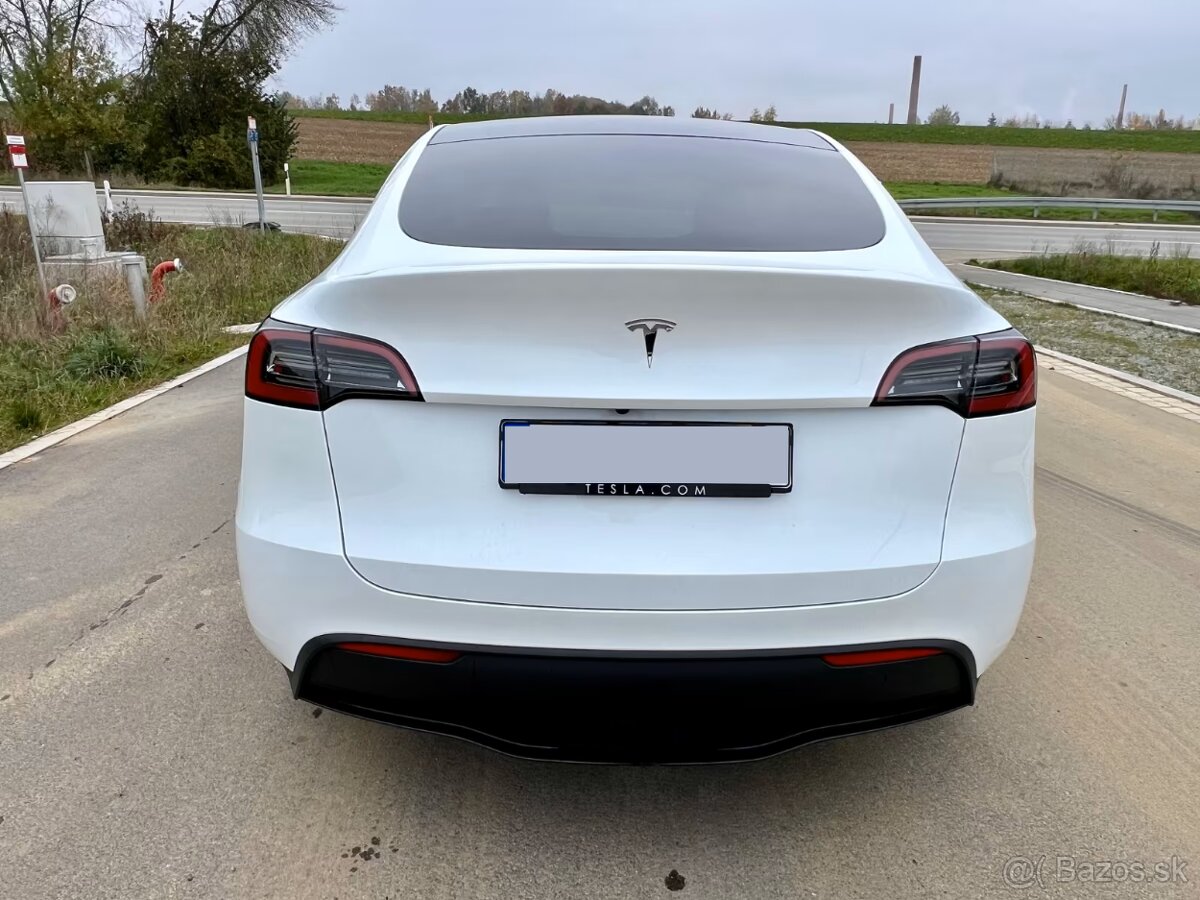 Tesla Model Y Long Range AWD (378kW) – 2023 - v záruke - 7