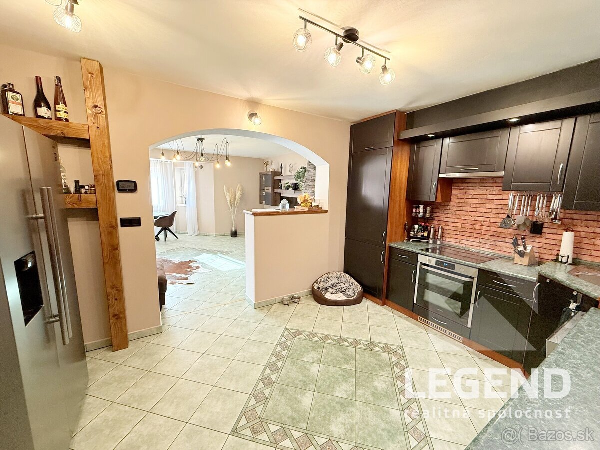 Veľký dom 5i+1 RD v Krajnom - 455m2, garáž, veľká terasa - 7