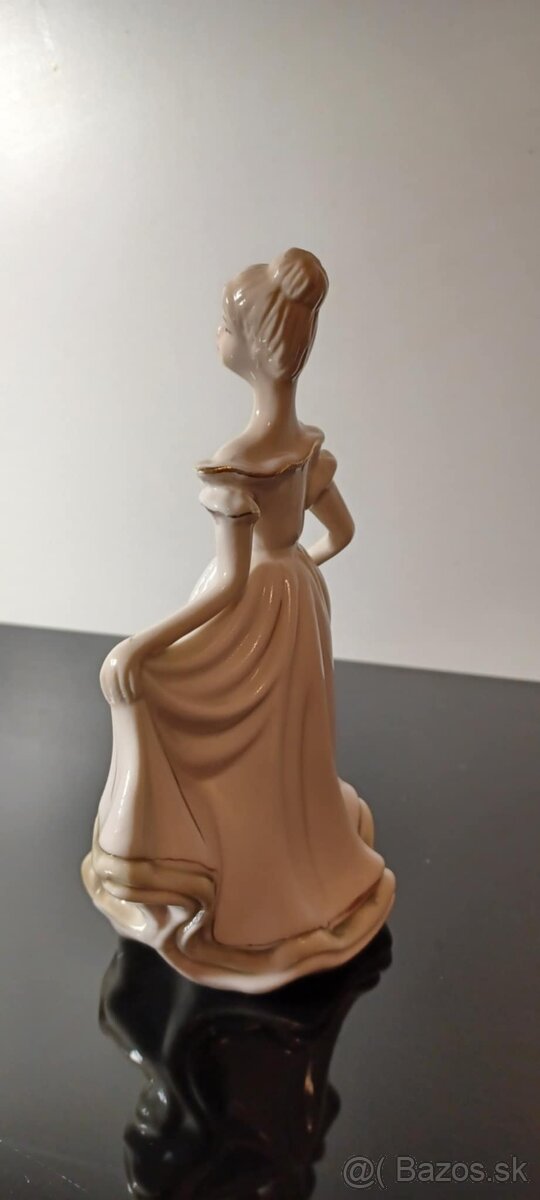 Porcelánová stará soška dáma - 7