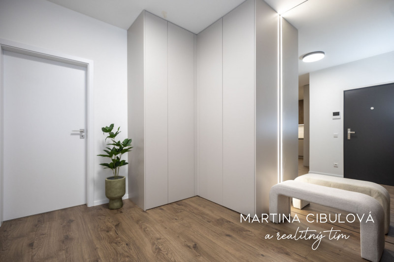 Na predaj 2 izbový štýlový zariadený byt v novostavbe v Bans - 7