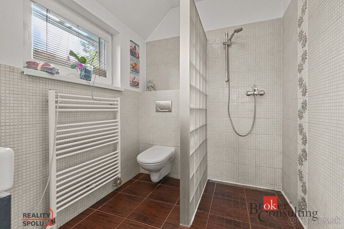 Na predaj: rodinný dom s vlastným štýlom a blízko lesa - Bra - 7