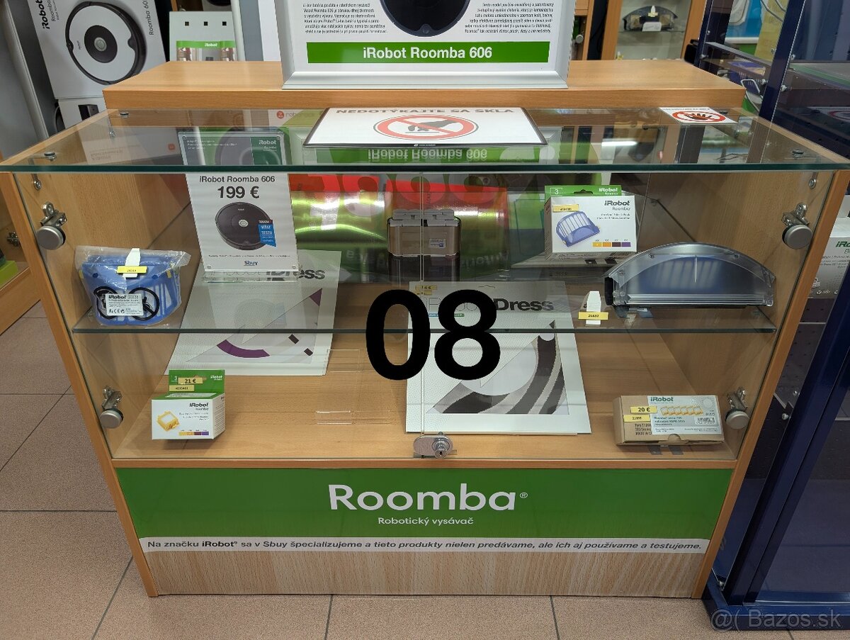 Vitrína (skrinka) a ostatný nábytok plus pútače do predajne - 7