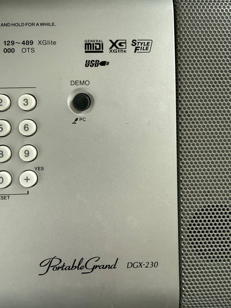 Yamaha DGX 230 - 7