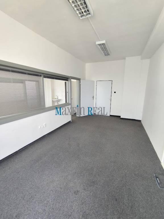 Trojkancelária - presklená v Nitre - 7