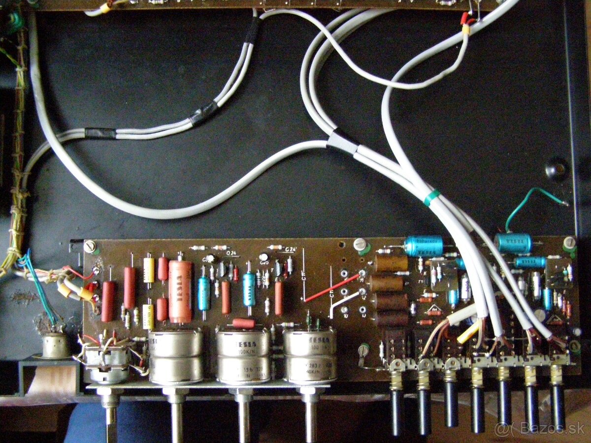 Gramofón Tesla NZC420 + reproduktory 1PF 067 33 - 7