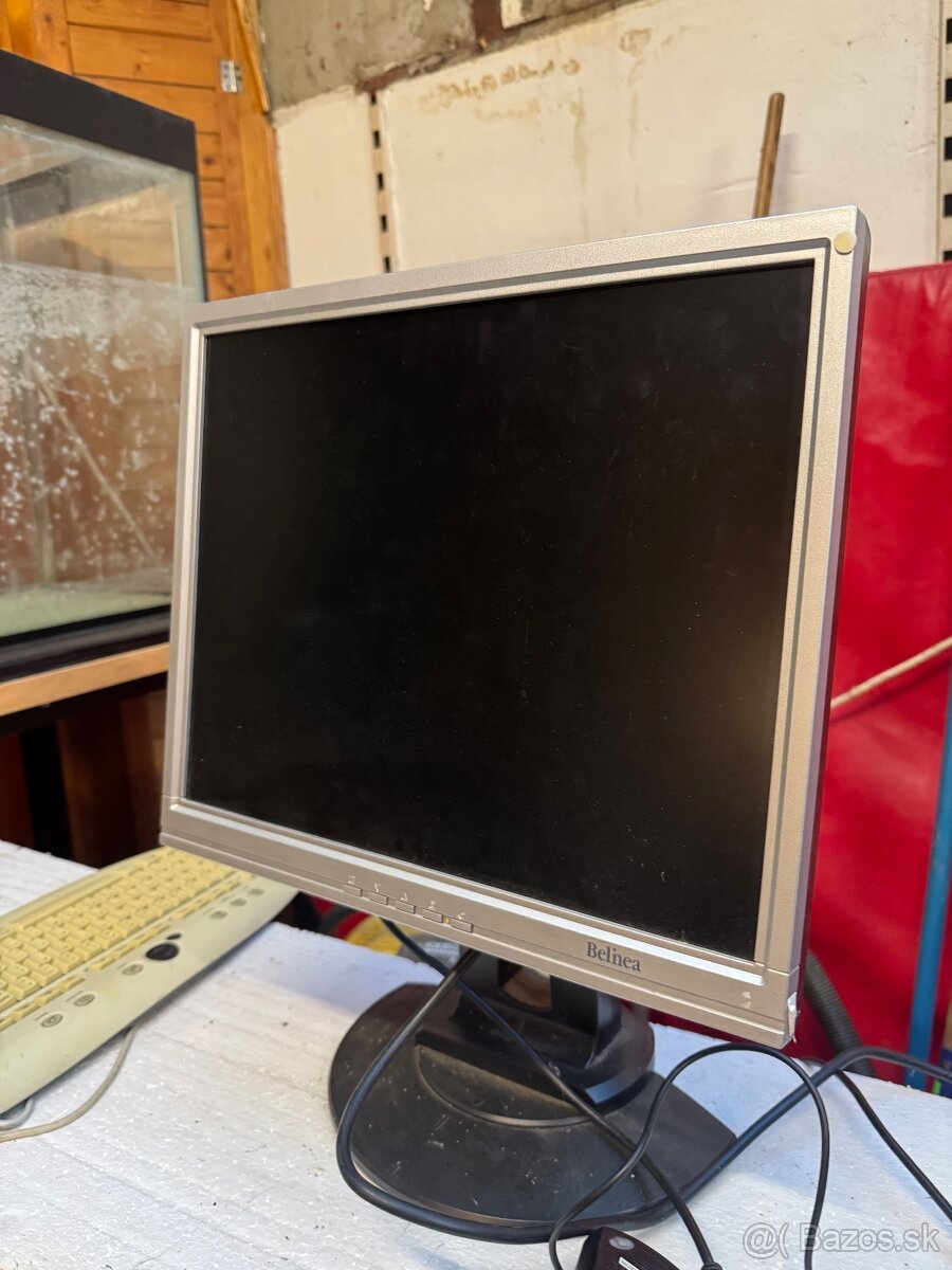 Staršie LCD monitory - 7