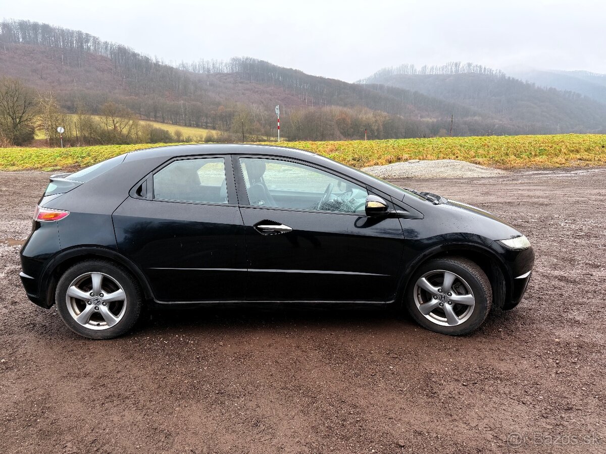 Honda Civic 8G 1.4 benzín - 7