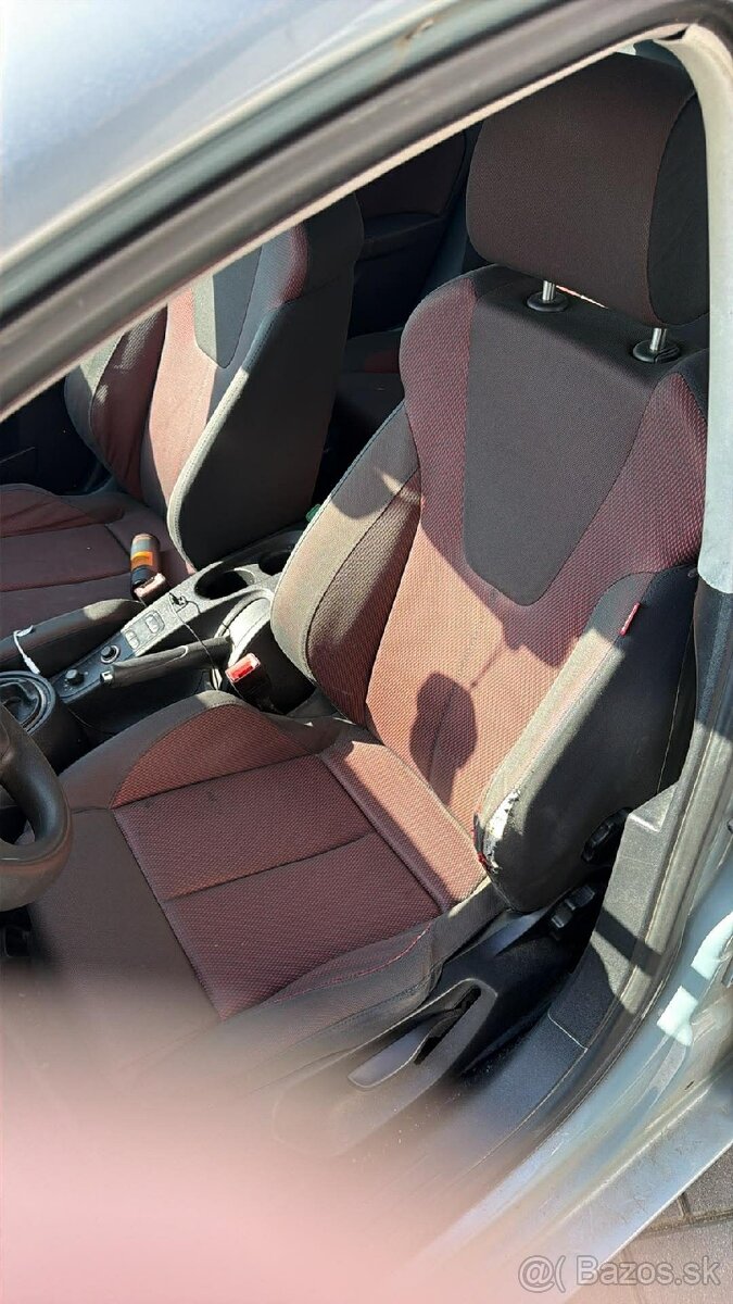 Predám Seat leon 1P 2.0TDi - 7