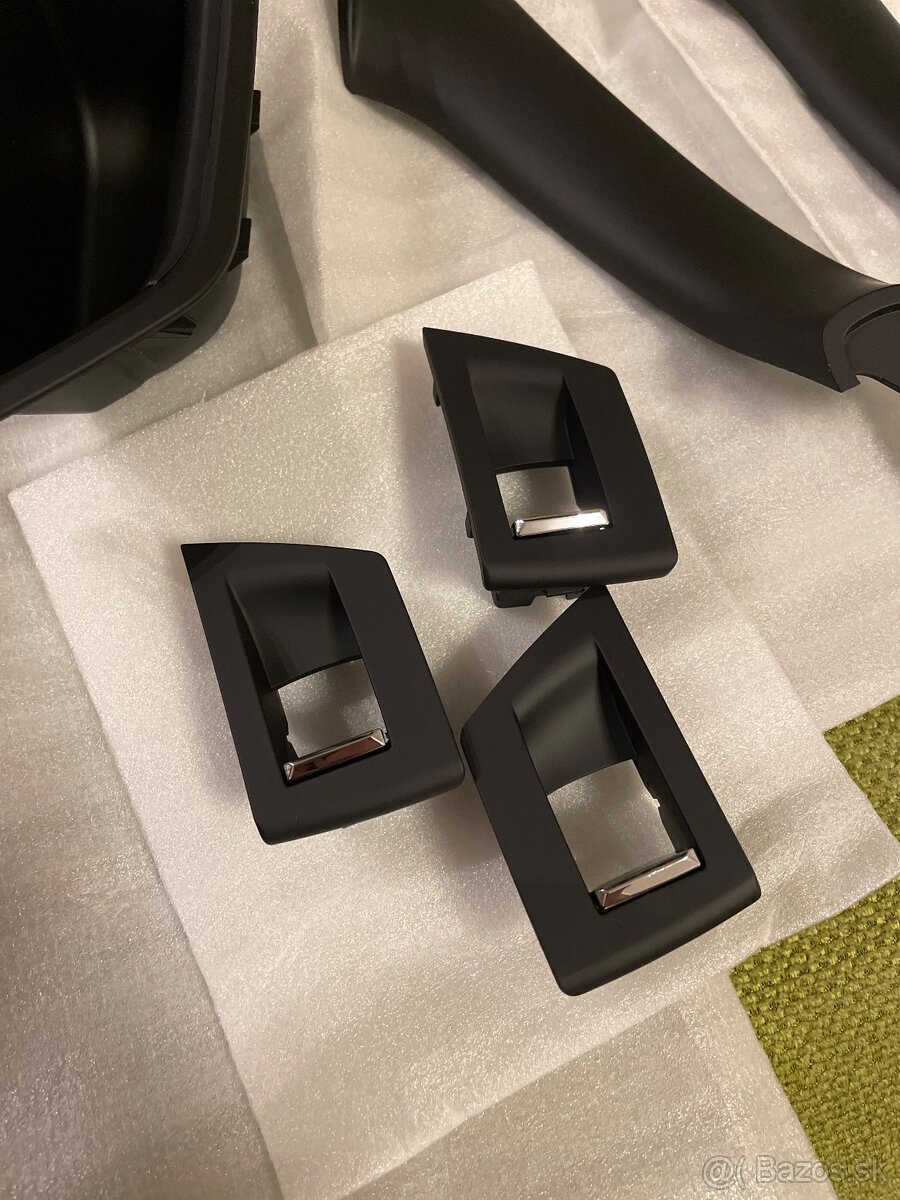 BMW F10/F11 NOVÉ madlá dverí čierne KOMPLET SADA - 7
