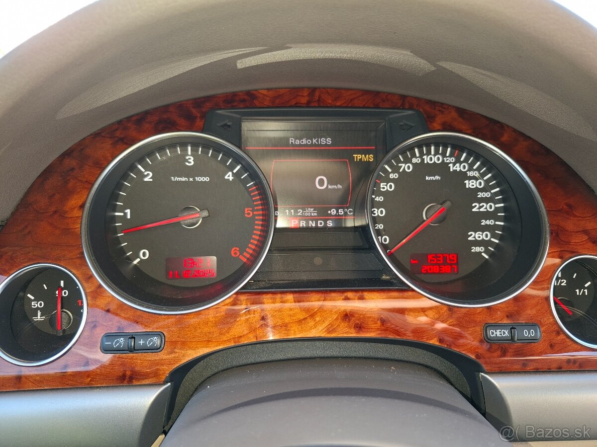 AUDI A8 4.2 TDI 330koní limusine - 7