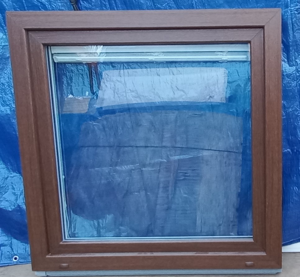 Predám plastové okna: 60x100 3sklo, okno 100x100dub ,78x108 - 7