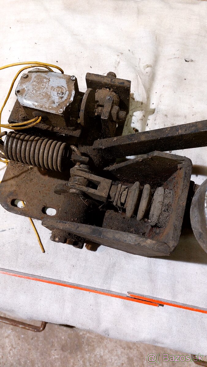 vzduchové filtre,kulisa radiacej paky,pedale,nadržka,brz.val - 7